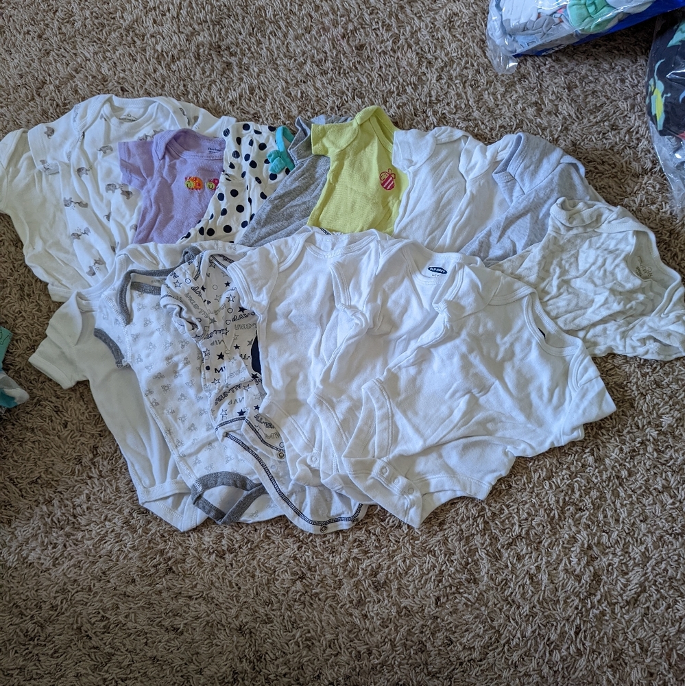 Lot of 16 short sleeve snap onesies